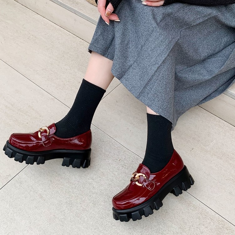 40-43 Europese en Amerikaanse retro Britse stijl diepe mond dames loafers met enkele metalen ketting dikke zool hoge hak_voghion.com
