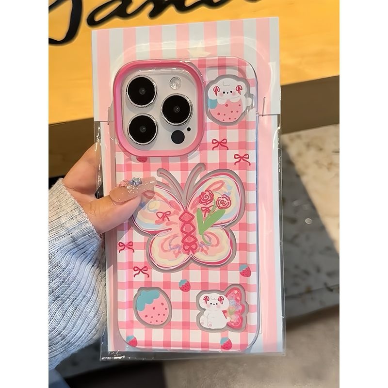 Coque TechGlobe Graffiti compatible avec iPhone 16 Pro, iPhone 14 et iPhone 15, motif papillon rose et blanc à carreaux._voghion.com