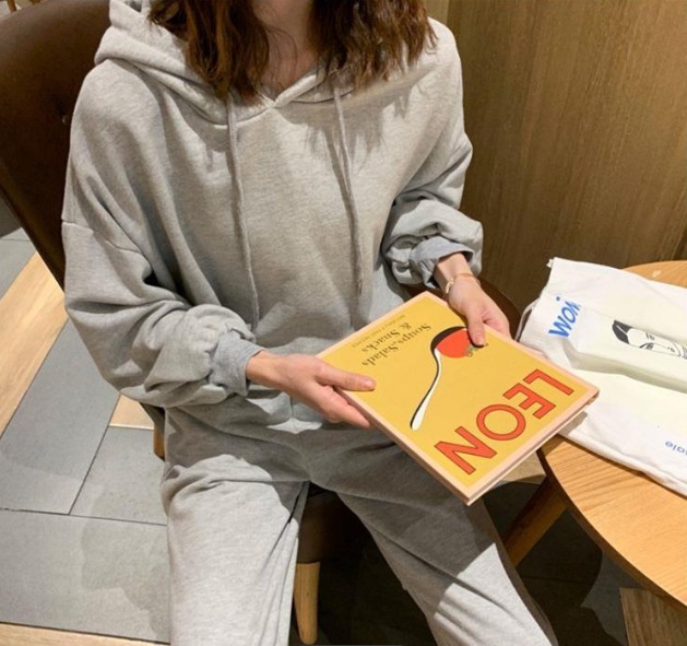 001 2025 Primavera e autunno stile coreano da donna sportivo casual felpa con cappuccio a maniche lunghe pantaloni larghi gamba moda_voghion.com