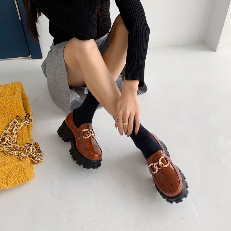 40-43 Europese en Amerikaanse retro Britse stijl diepe mond dames loafers met enkele metalen ketting dikke zool hoge hak_voghion.com