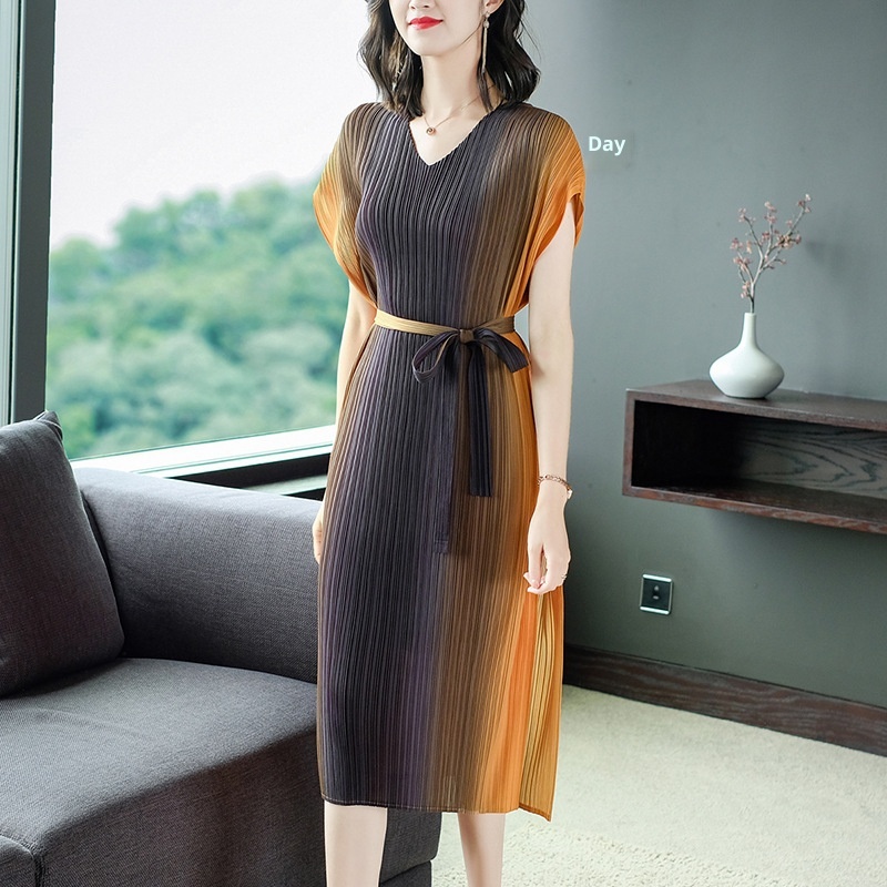 Robe plissée été 2024 GraceChic pour femmes grandes tailles : élégante et tendance, elle affine la taille et dissimule le ventre._voghion.com