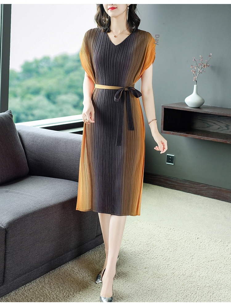 Robe plissée été 2024 GraceChic pour femmes grandes tailles : élégante et tendance, elle affine la taille et dissimule le ventre._voghion.com