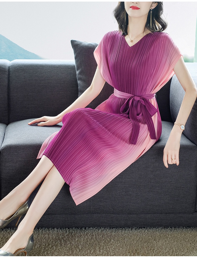 Robe plissée été 2024 GraceChic pour femmes grandes tailles : élégante et tendance, elle affine la taille et dissimule le ventre._voghion.com