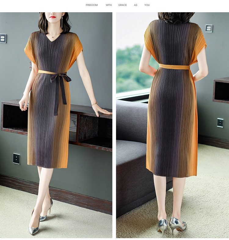 Robe plissée été 2024 GraceChic pour femmes grandes tailles : élégante et tendance, elle affine la taille et dissimule le ventre._voghion.com