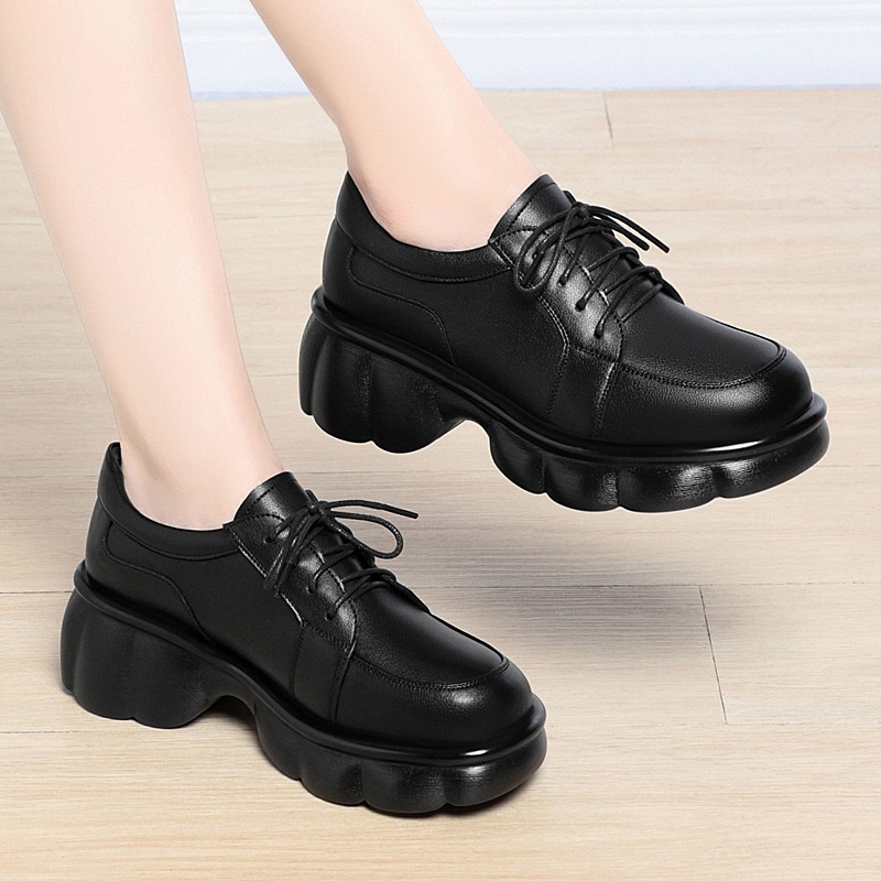 Mocassins femininos genuínos de sola grossa, estilo britânico, com salto baixo e cadarço, modelo primavera/outono 2024._voghion.com