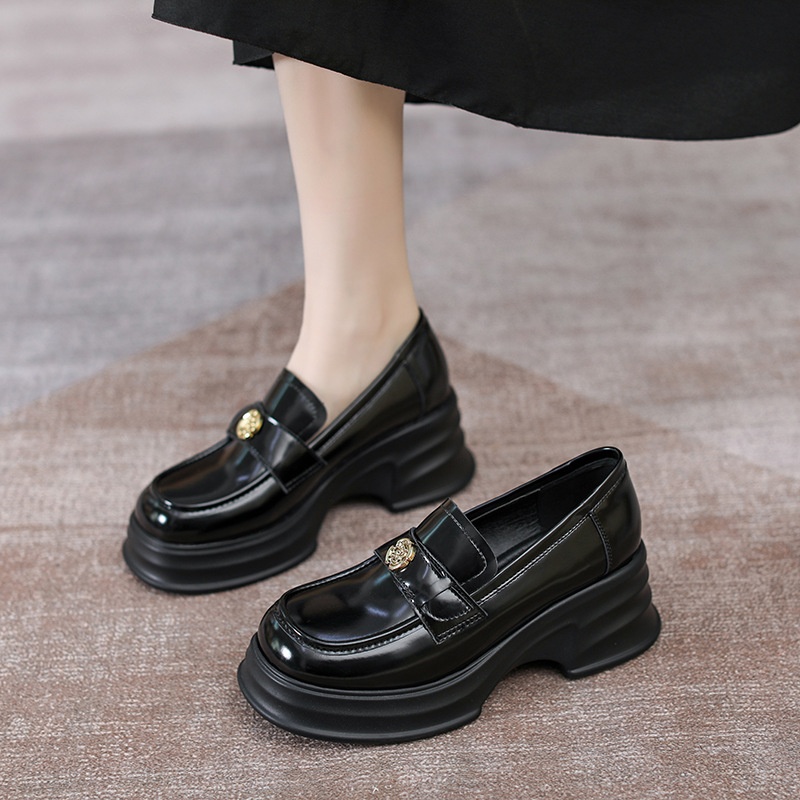 Mocassins de sola grossa para mulheres, estilo britânico, camélia, pretos, salto baixo, modelo 2025, em couro, tipo meia._voghion.com