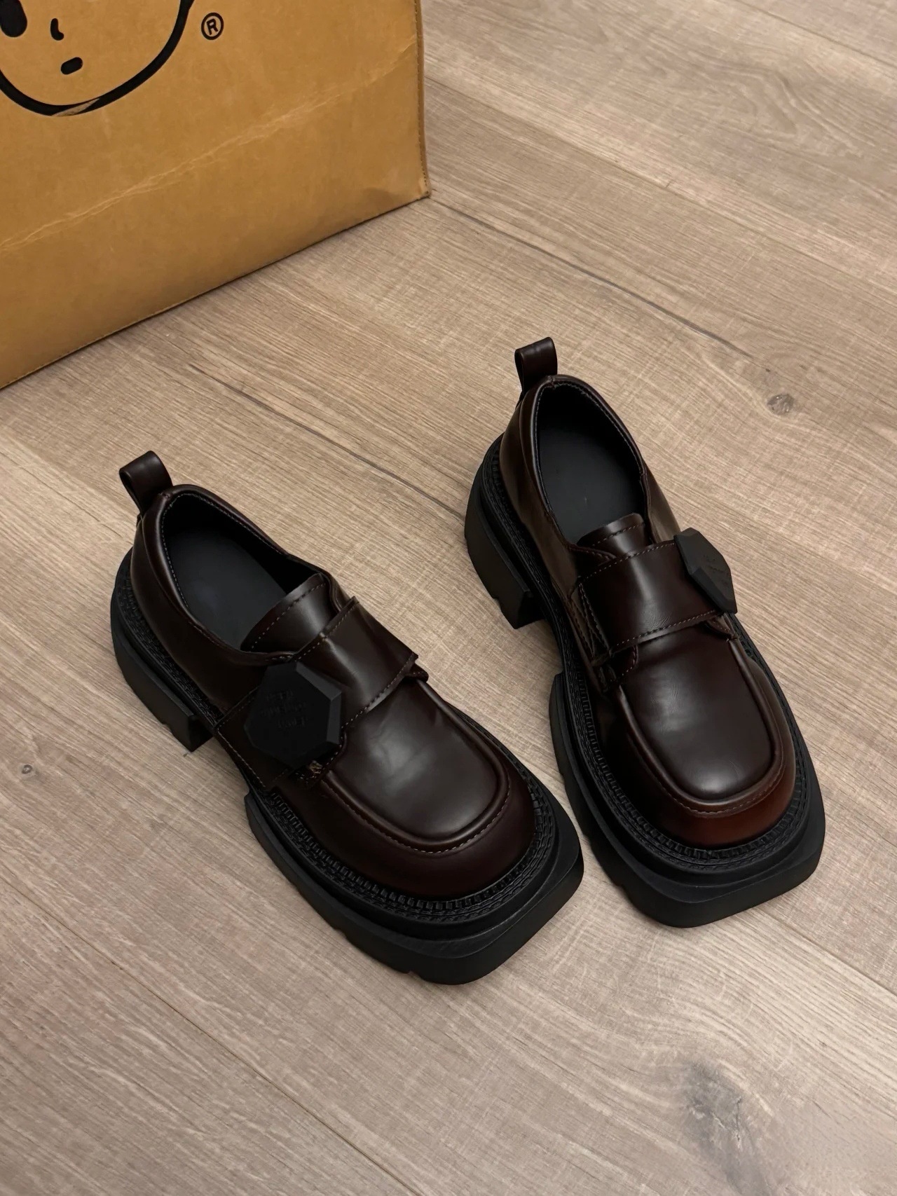 Dames leren 2025 lente nieuwe Britse stijl klittenband vierkante neus mode casual loafers platform dikke zool enkele schoenen_voghion.com
