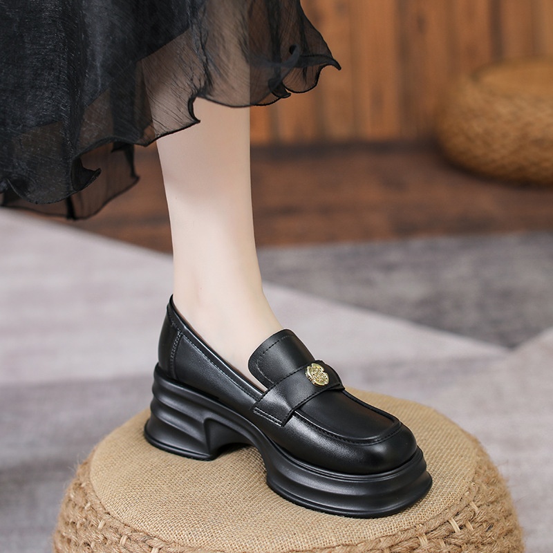 Mocassins de sola grossa para mulheres, estilo britânico, camélia, pretos, salto baixo, modelo 2025, em couro, tipo meia._voghion.com