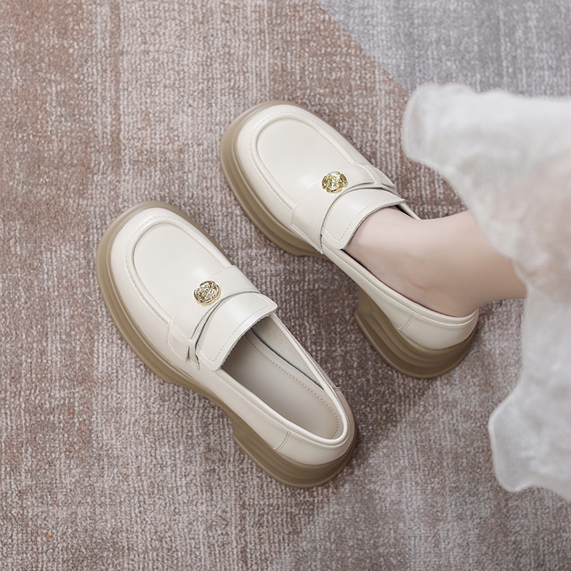 Mocassins de sola grossa para mulheres, estilo britânico, camélia, pretos, salto baixo, modelo 2025, em couro, tipo meia._voghion.com