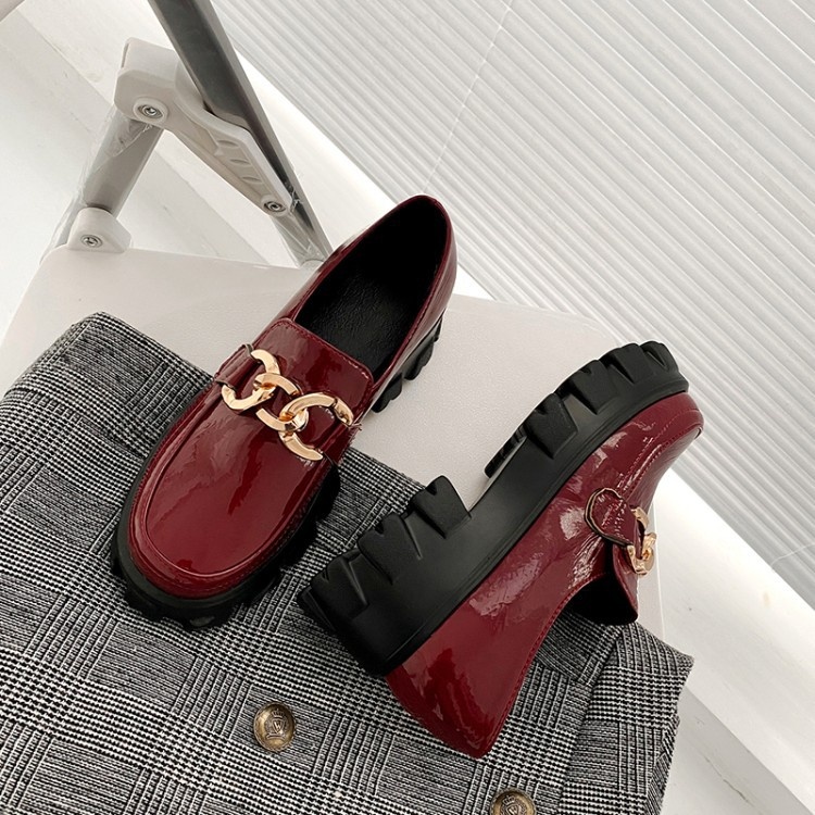 40-43 Europese en Amerikaanse retro Britse stijl diepe mond dames loafers met enkele metalen ketting dikke zool hoge hak_voghion.com