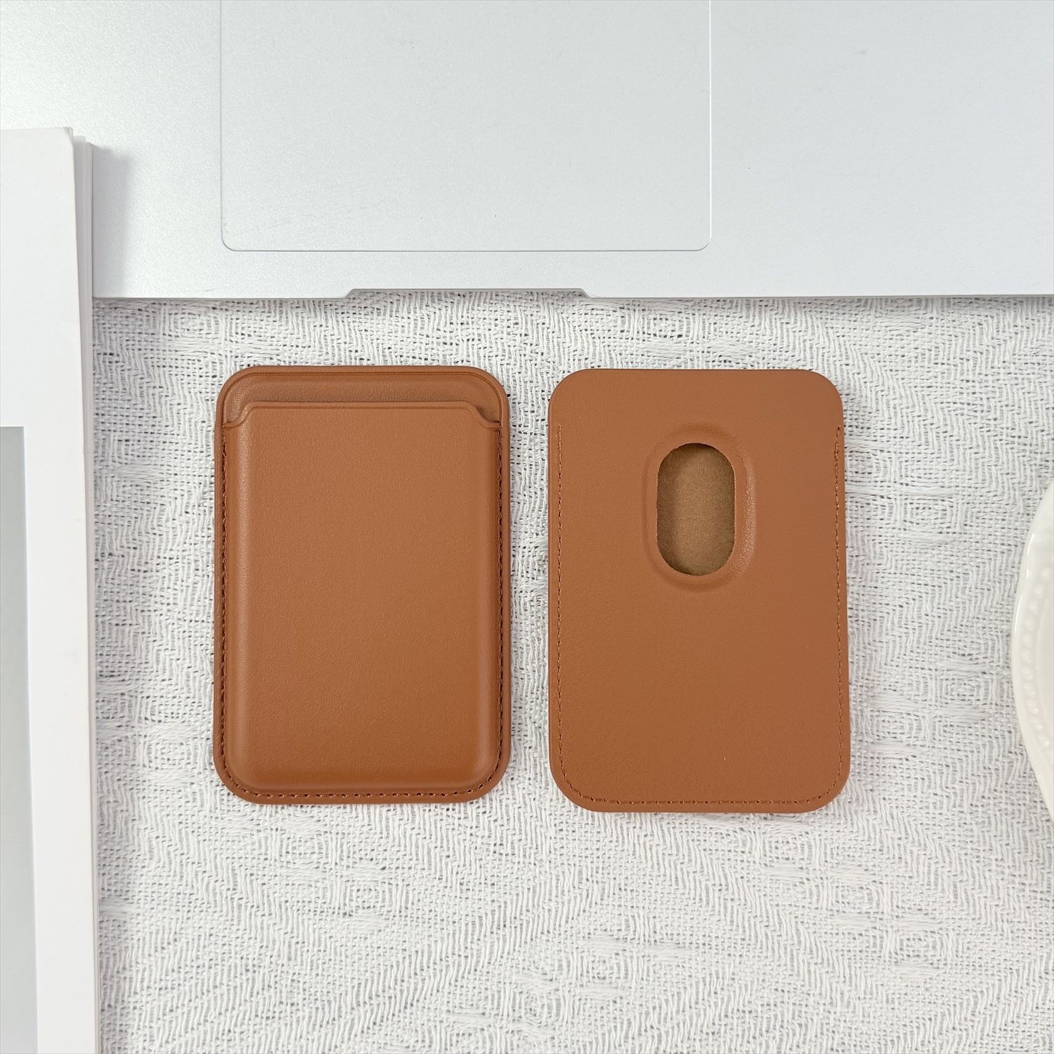 Porta carte di credito in pelle con forte magnete, compatibile con iPhone 17 16/15, modello TechGlobe_voghion.com