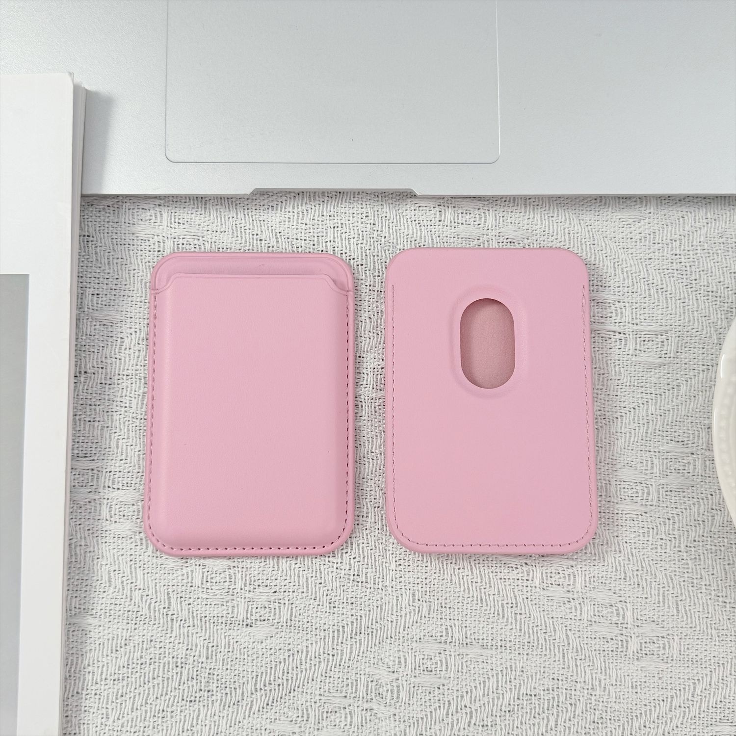 Porta carte di credito in pelle con forte magnete, compatibile con iPhone 17 16/15, modello TechGlobe_voghion.com