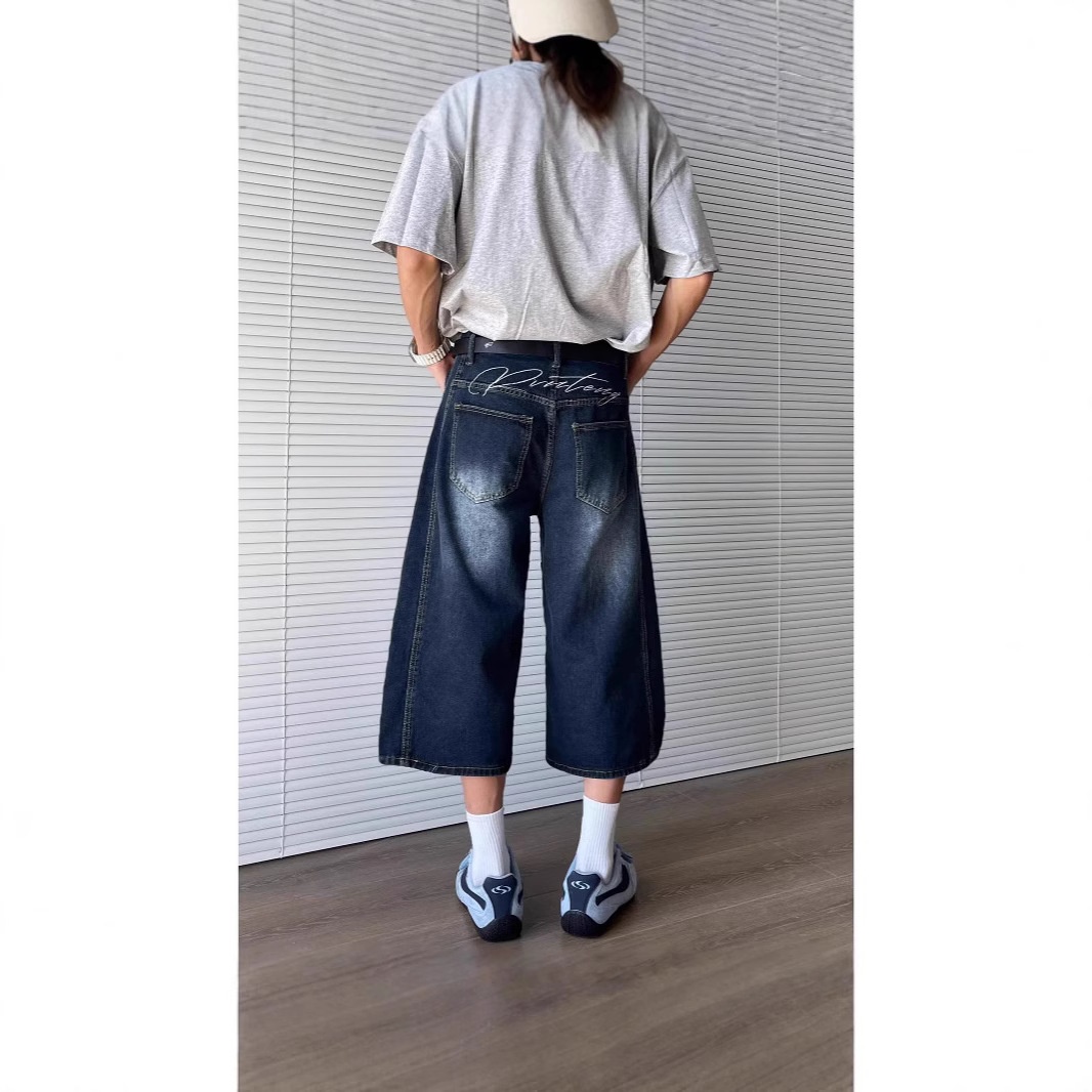 Pantalon Capri en denim bleu marine brodé de lettres cimeterres pour homme, style européen, été, style rétro américain, coupe ample et décontractée._voghion.com