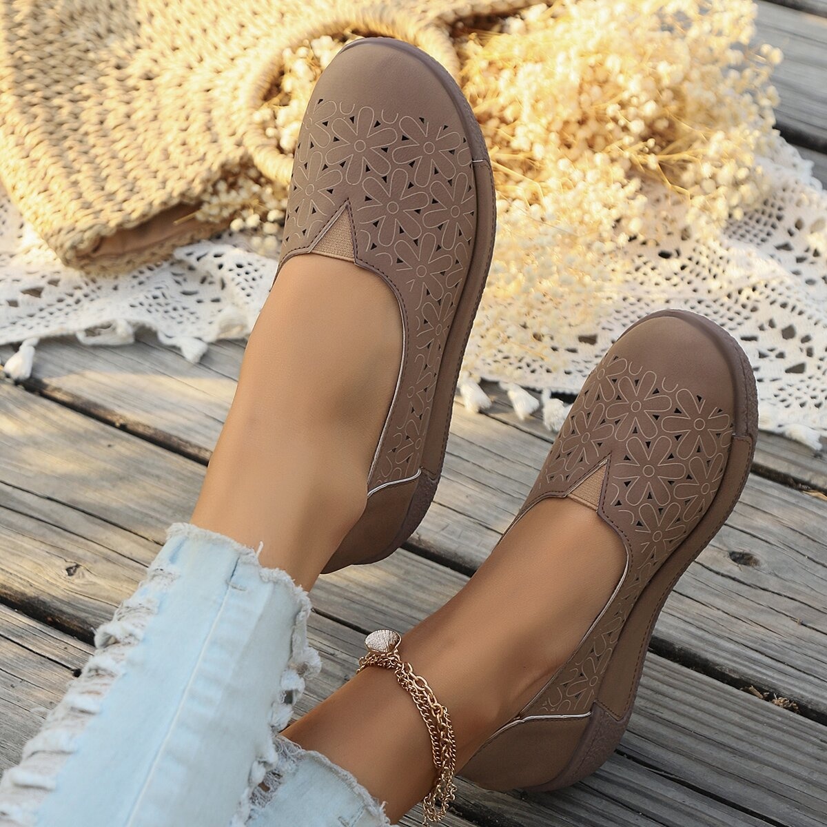 2024 Nieuwe Europese en Amerikaanse stijl casual platte holle uit voor vrouwen retro ronde neus instappers luie enkele schoenen_voghion.com