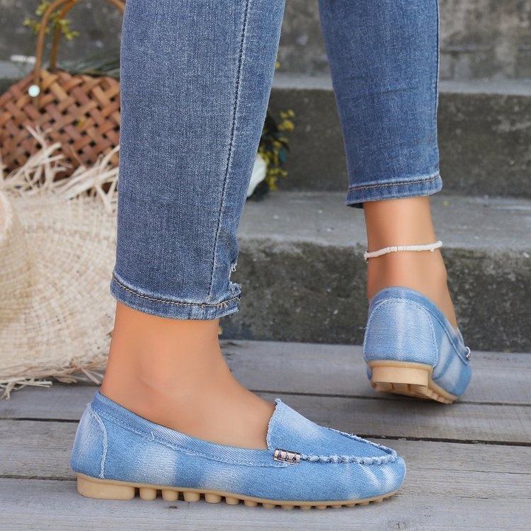 Sapatos Plus Size Transfronteiriços Europeus e Americanos 2024 - Novos Mocassins Jeans com Bico Baixo e Modelo Slip-On para Exportação - Sapatos Femininos_voghion.com