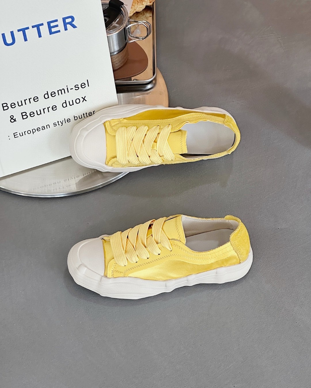 Spanish Style Niche Satin Canvas For Women 2025 Summer New Versatile Biscuit Casual Sports Flat Shoes_voghion.com