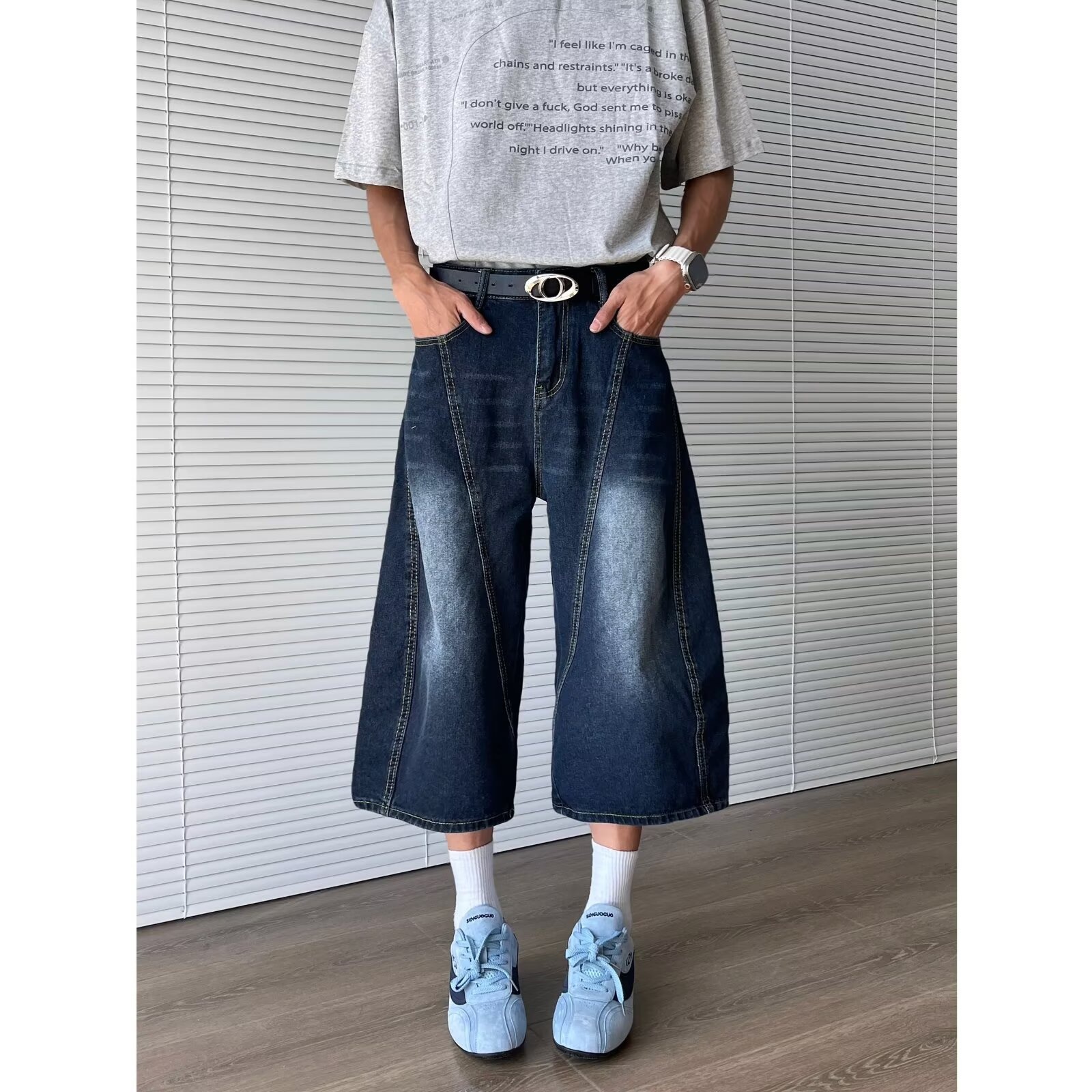 Pantalon Capri en denim bleu marine brodé de lettres cimeterres pour homme, style européen, été, style rétro américain, coupe ample et décontractée._voghion.com