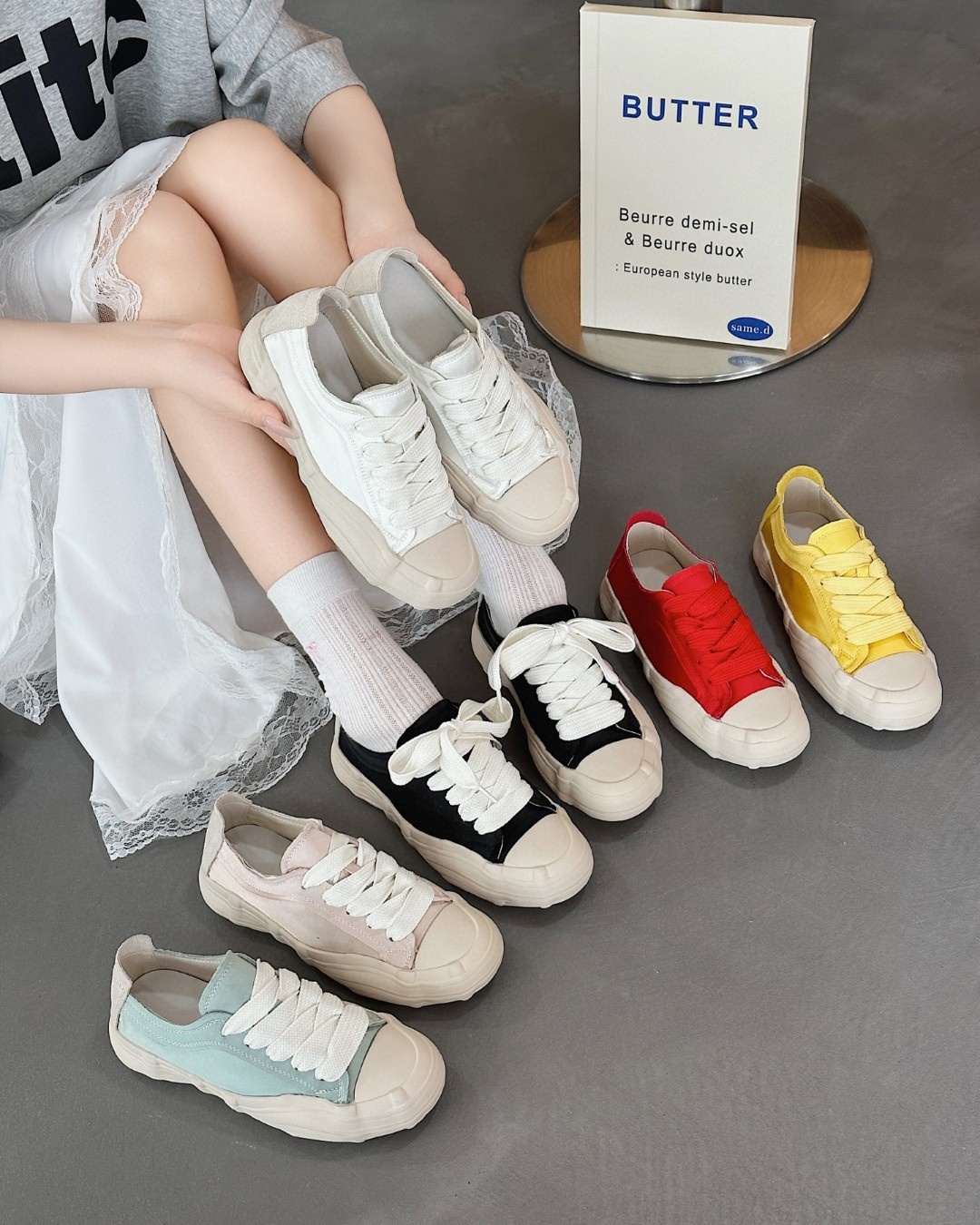 Spanish Style Niche Satin Canvas For Women 2025 Summer New Versatile Biscuit Casual Sports Flat Shoes_voghion.com