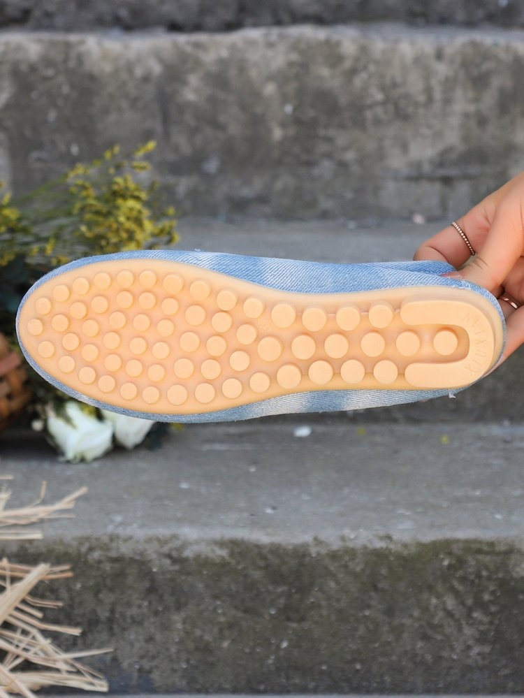 Sapatos Plus Size Transfronteiriços Europeus e Americanos 2024 - Novos Mocassins Jeans com Bico Baixo e Modelo Slip-On para Exportação - Sapatos Femininos_voghion.com