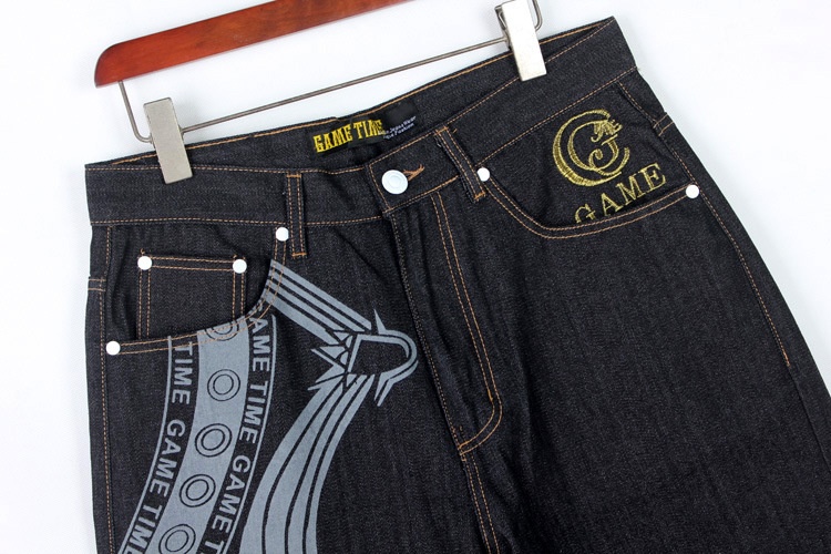 Sommerliche europäische und amerikanische Trends: Lässige Jeansshorts in Übergröße für Jungen, Herren-Caprihosen mit Hip-Hop-Graffiti-Print und Stickerei._voghion.com