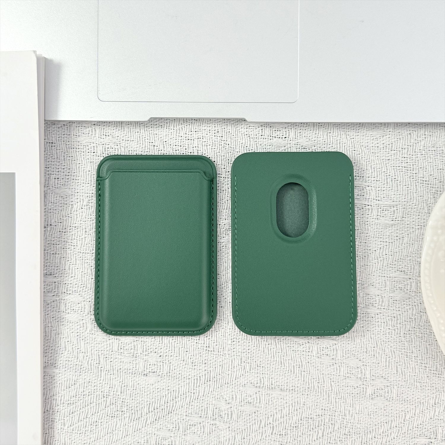 Porta carte di credito in pelle con forte magnete, compatibile con iPhone 17 16/15, modello TechGlobe_voghion.com