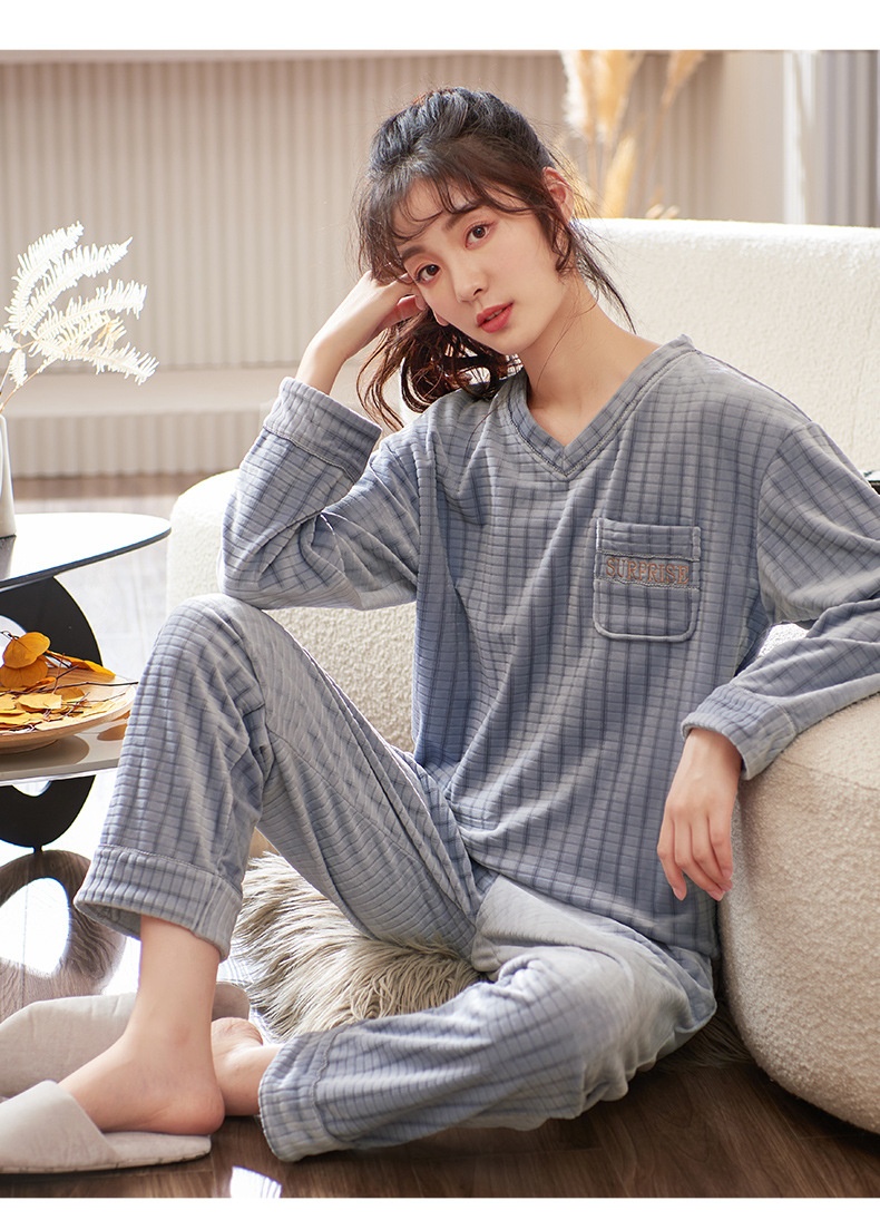 GraceChic GraceChic Xuanliang Factory Direct Coral Homewear Autumn Winter Pullover Round Neck Sleeve Long Pants Island Fleece Couple Pajamas_voghion.com