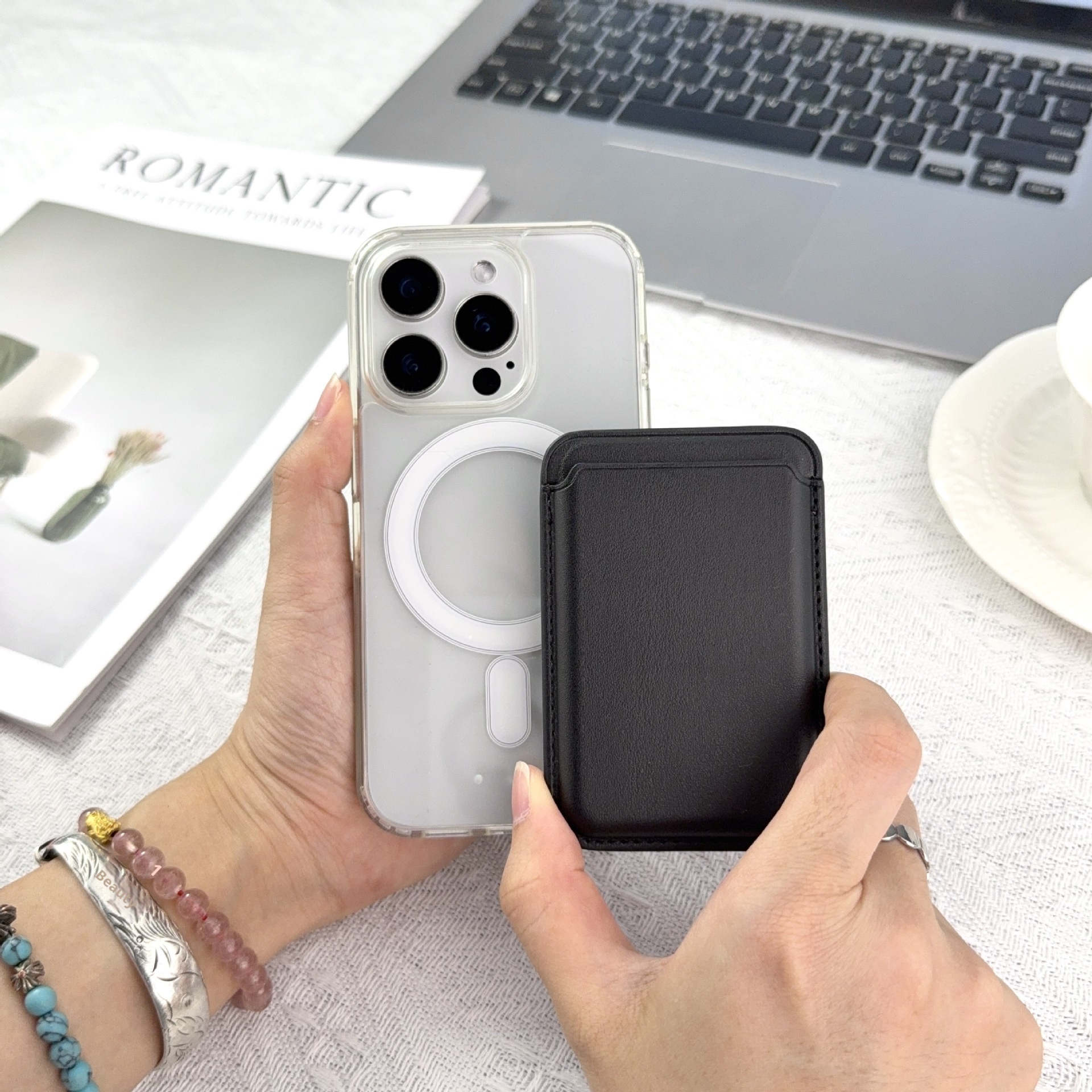 Porta carte di credito in pelle con forte magnete, compatibile con iPhone 17 16/15, modello TechGlobe_voghion.com