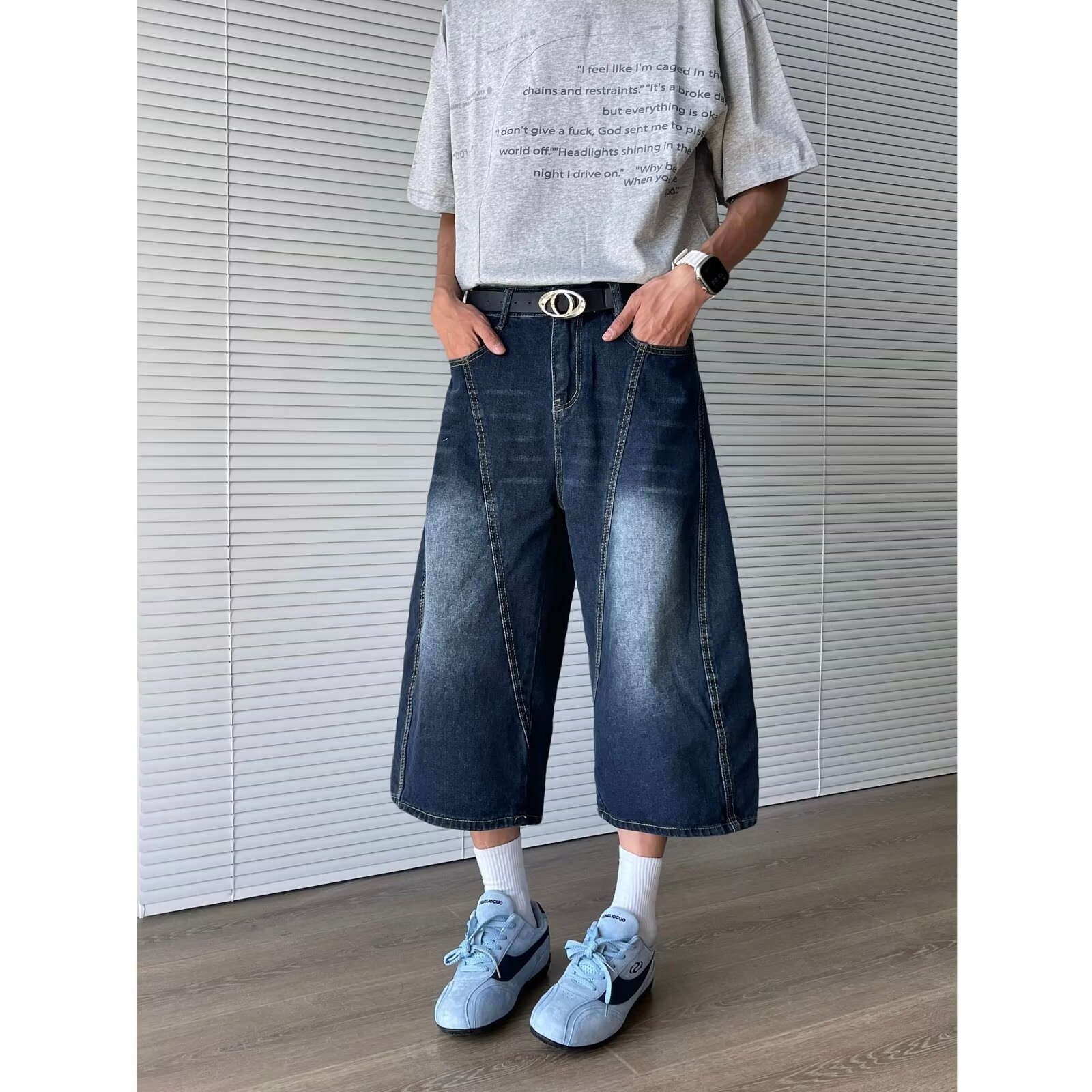 Pantalon Capri en denim bleu marine brodé de lettres cimeterres pour homme, style européen, été, style rétro américain, coupe ample et décontractée._voghion.com