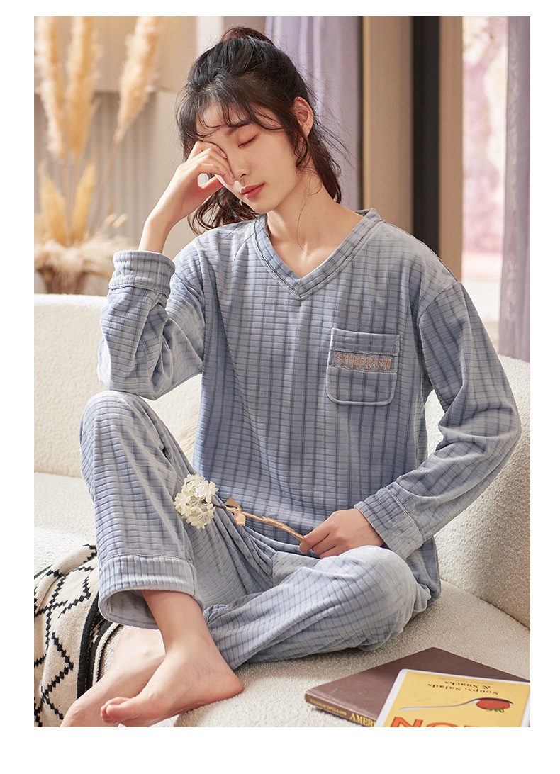 GraceChic GraceChic Xuanliang Factory Direct Coral Homewear Autumn Winter Pullover Round Neck Sleeve Long Pants Island Fleece Couple Pajamas_voghion.com