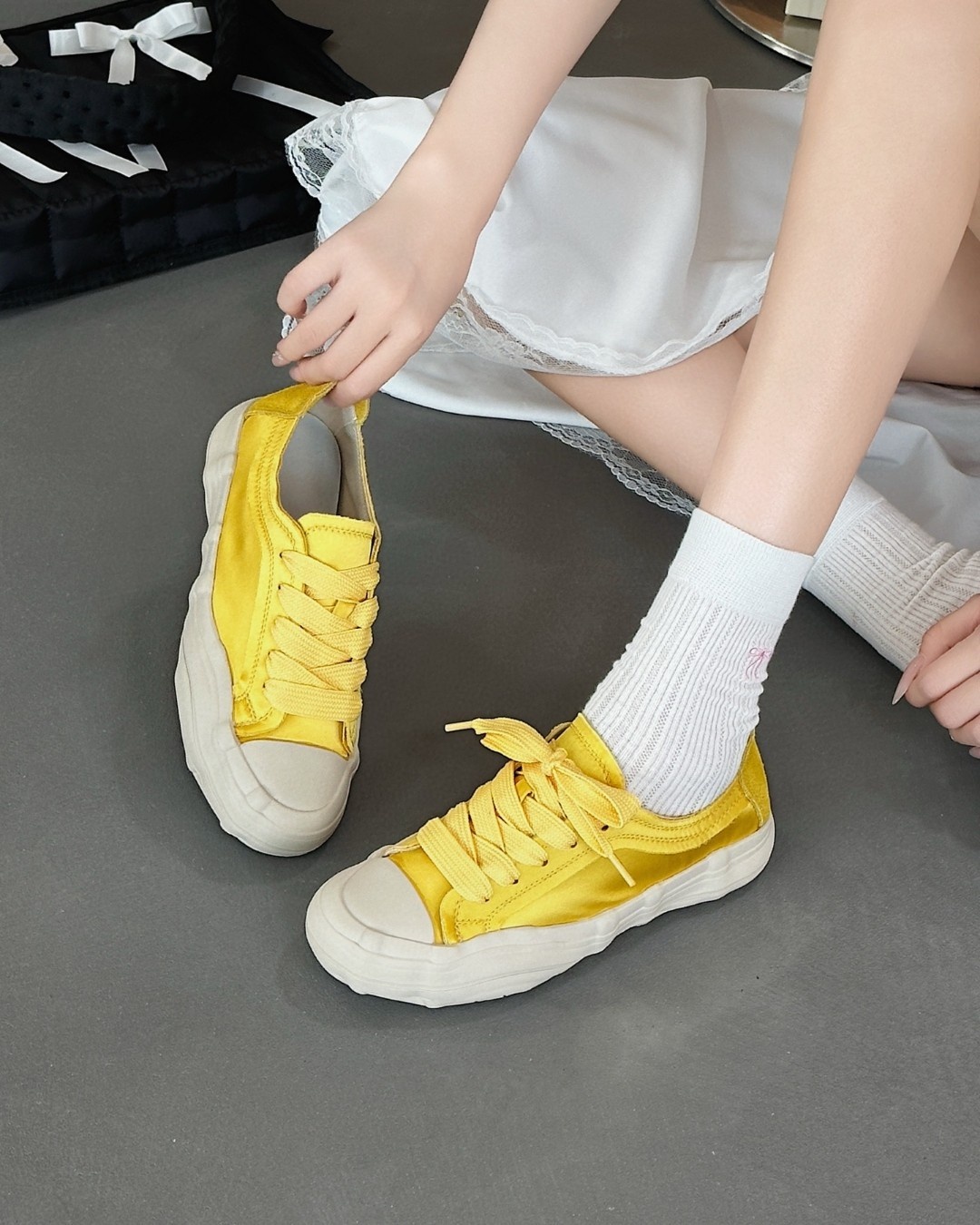 Spanish Style Niche Satin Canvas For Women 2025 Summer New Versatile Biscuit Casual Sports Flat Shoes_voghion.com