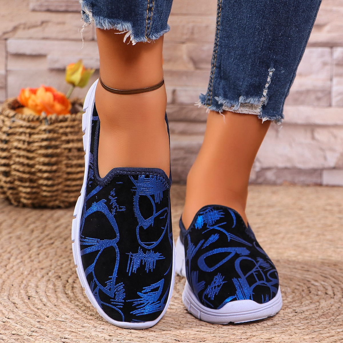 Foreign Trade Plus Size 2024 Neue flache Damenschuhe im europäischen und amerikanischen Stil, leichter, bequemer Stoff zum Hineinschlüpfen_voghion.com