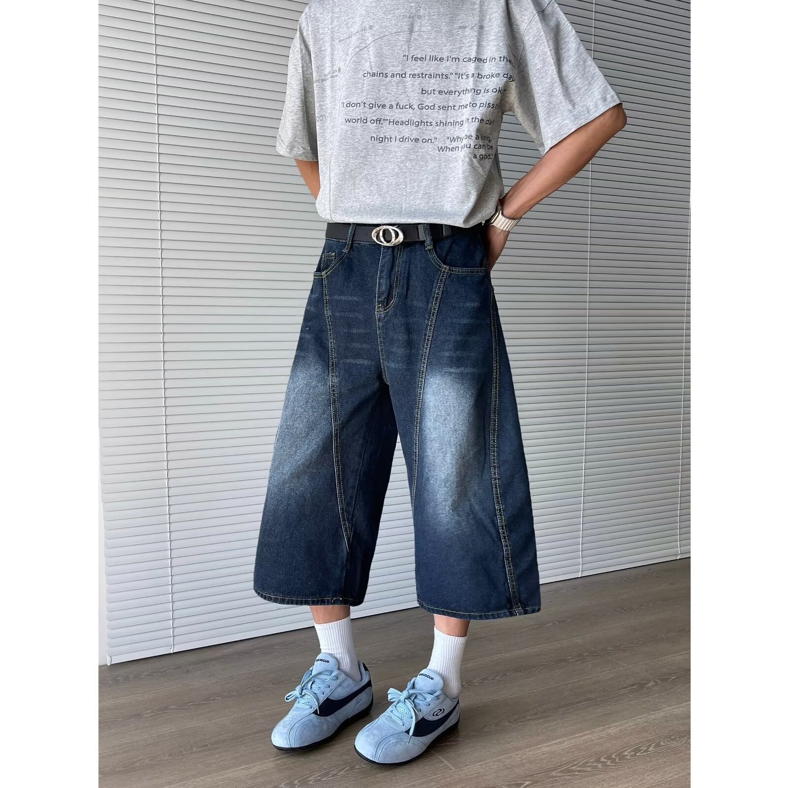 Pantalon Capri en denim bleu marine brodé de lettres cimeterres pour homme, style européen, été, style rétro américain, coupe ample et décontractée._voghion.com