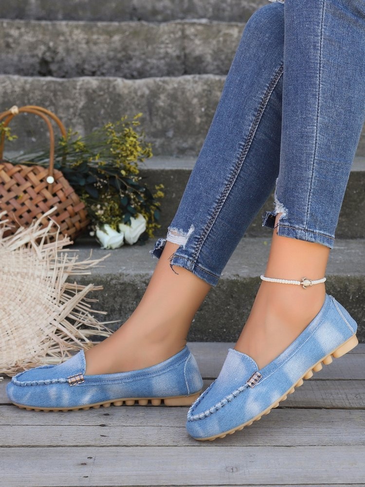 Sapatos Plus Size Transfronteiriços Europeus e Americanos 2024 - Novos Mocassins Jeans com Bico Baixo e Modelo Slip-On para Exportação - Sapatos Femininos_voghion.com