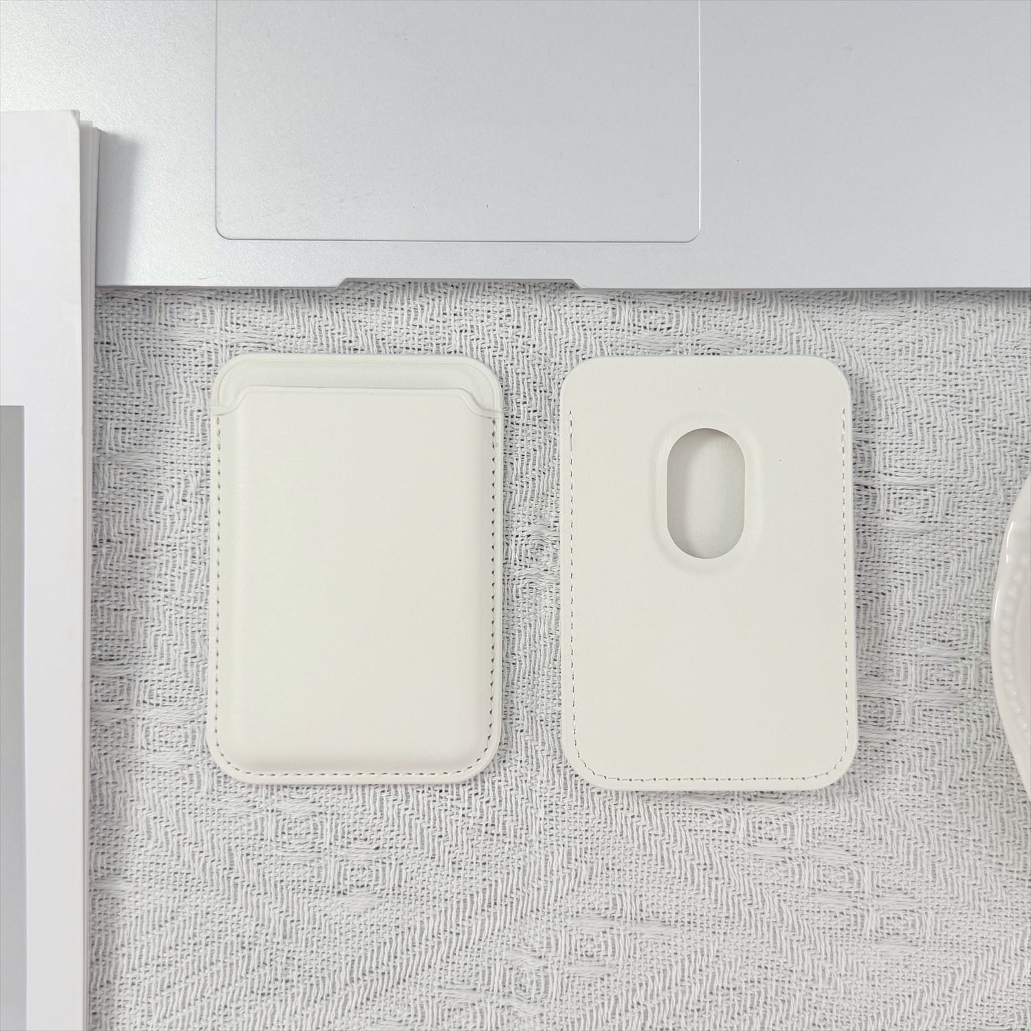 Porta carte di credito in pelle con forte magnete, compatibile con iPhone 17 16/15, modello TechGlobe_voghion.com