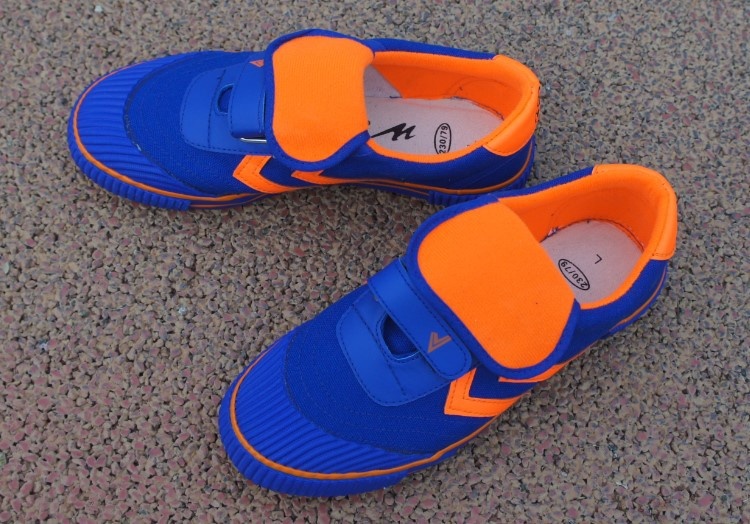 ShoeGlobe Qingdao Double Star Canvas Fußballschuhe für Kinder mit Kunstrasen und magischer Schnalle (neues Modell)_voghion.com