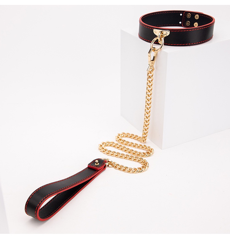 LuvBox SM Sex Toys Set Manette per mani e piedi Collare con catena di ferro da trazione Frusta con nappe in pelle di alta qualità_voghion.com