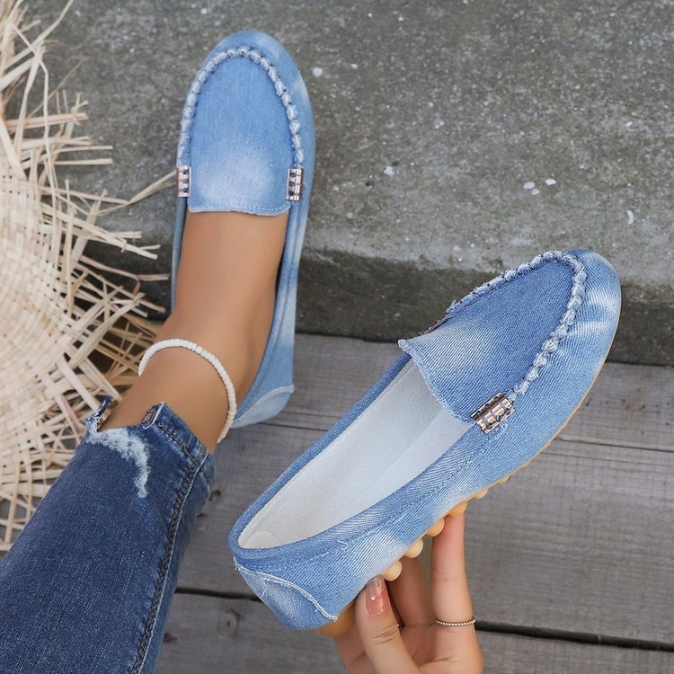 Sapatos Plus Size Transfronteiriços Europeus e Americanos 2024 - Novos Mocassins Jeans com Bico Baixo e Modelo Slip-On para Exportação - Sapatos Femininos_voghion.com