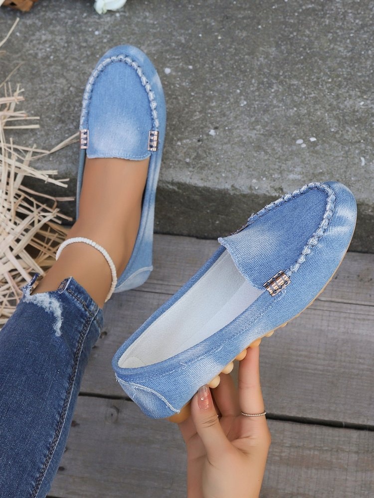 Sapatos Plus Size Transfronteiriços Europeus e Americanos 2024 - Novos Mocassins Jeans com Bico Baixo e Modelo Slip-On para Exportação - Sapatos Femininos_voghion.com