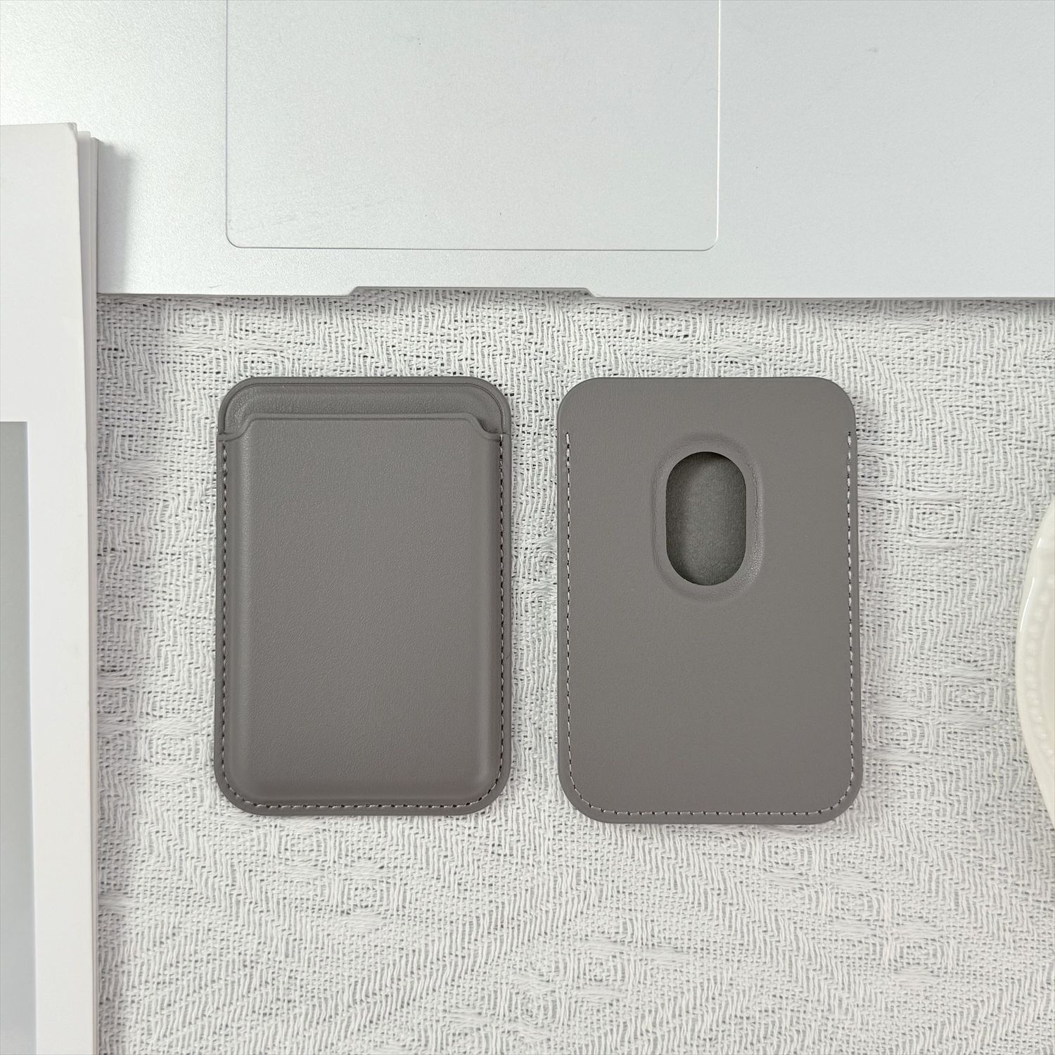 Porta carte di credito in pelle con forte magnete, compatibile con iPhone 17 16/15, modello TechGlobe_voghion.com