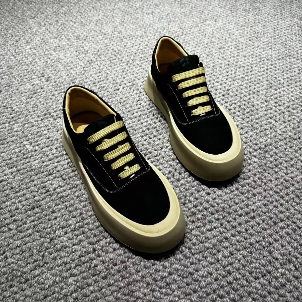 Zees Canvas Men's 2025 New Spring European Style Slip-On Breathable Lazy British Casual White Shoes_voghion.com