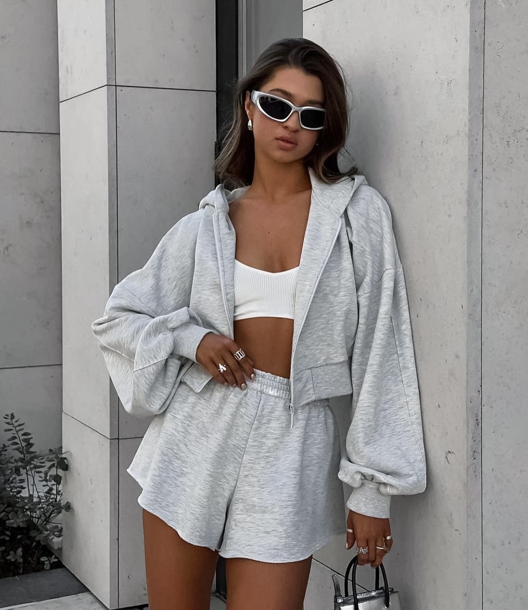 001 2024 Herfst Europese en Amerikaanse stijl Sweatshirt met capuchon en lange mouwen Losse shorts Tweedelige set Veelzijdige casual sport_voghion.com