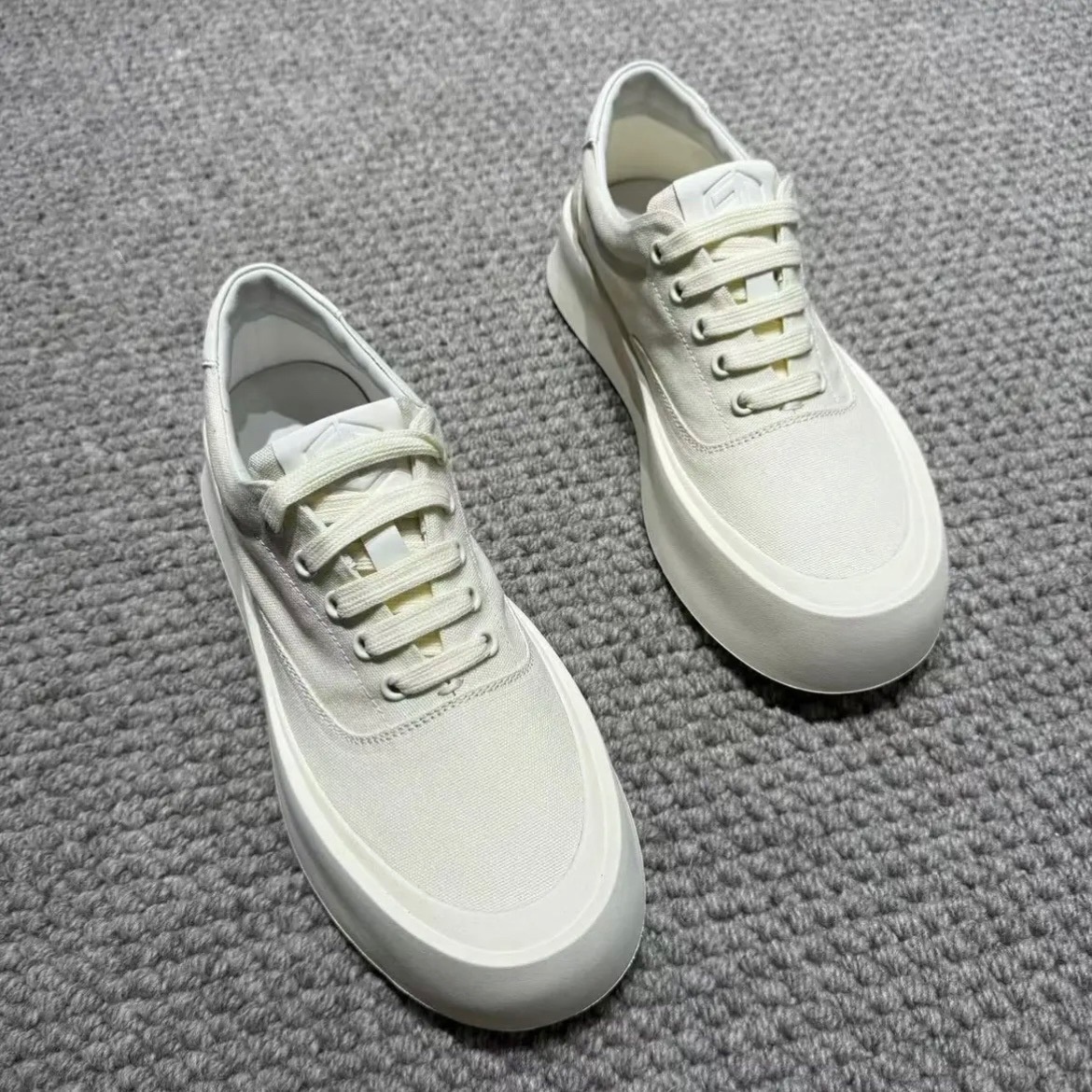 Zees Canvas Men's 2025 New Spring European Style Slip-On Breathable Lazy British Casual White Shoes_voghion.com