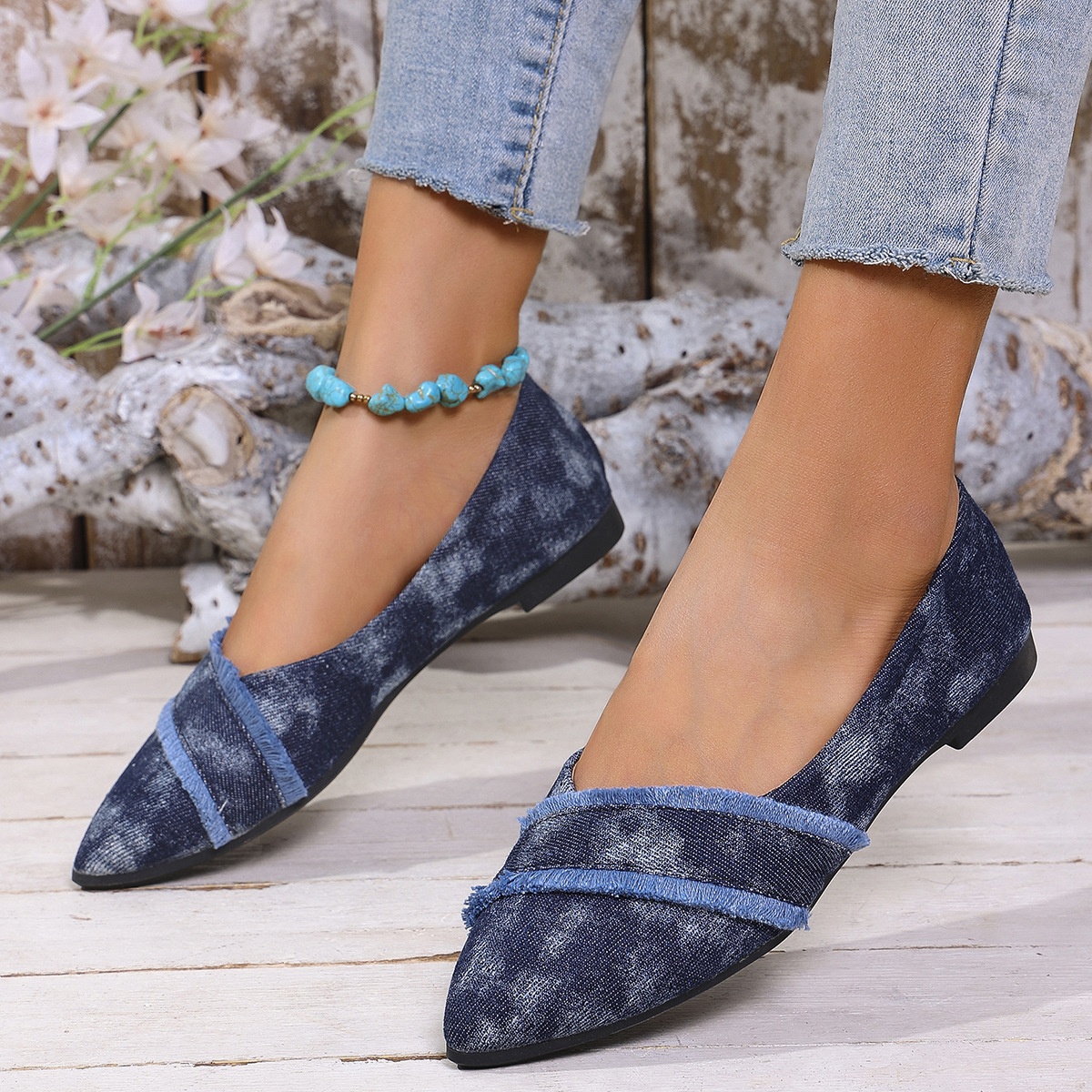 Neue, flache, lässige Freizeitschuhe im europäischen und amerikanischen Stil mit spitzer Zehenpartie in großen Größen – ideal zum Hineinschlüpfen in Jeans._voghion.com