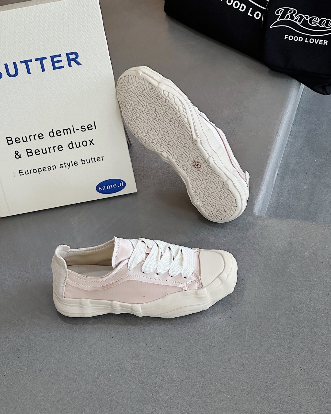 Spanish Style Niche Satin Canvas For Women 2025 Summer New Versatile Biscuit Casual Sports Flat Shoes_voghion.com