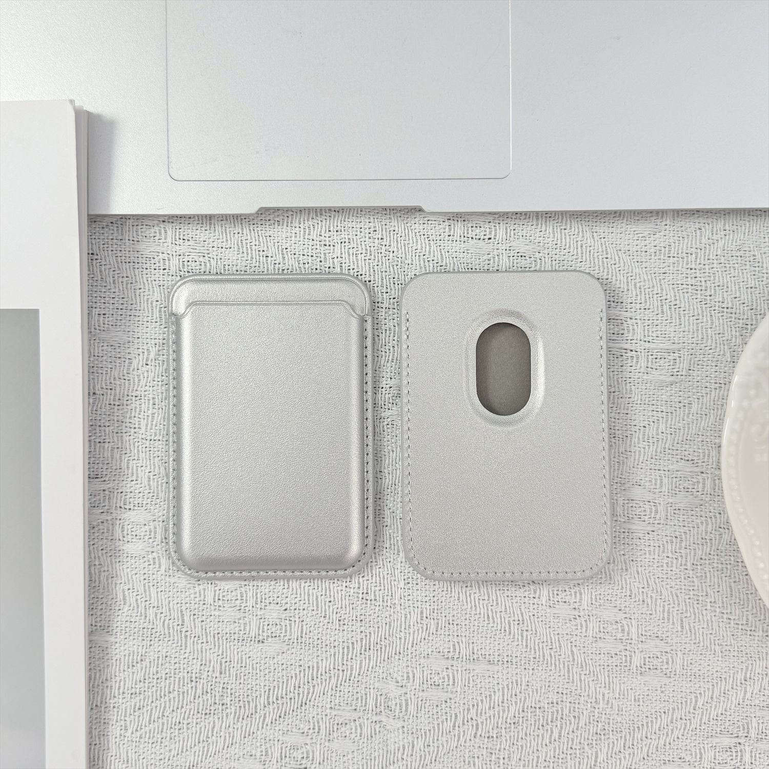 Porta carte di credito in pelle con forte magnete, compatibile con iPhone 17 16/15, modello TechGlobe_voghion.com