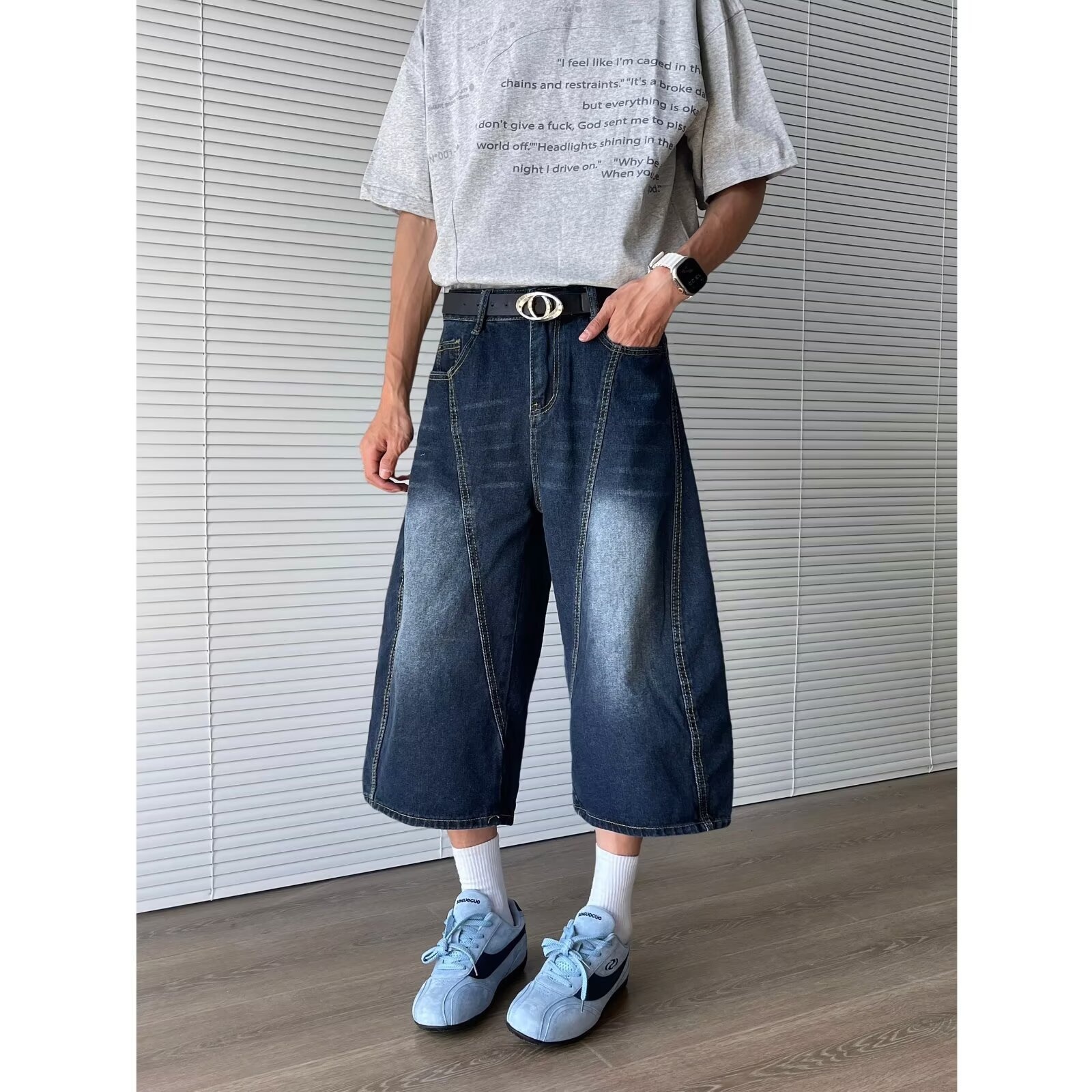 Pantalon Capri en denim bleu marine brodé de lettres cimeterres pour homme, style européen, été, style rétro américain, coupe ample et décontractée._voghion.com