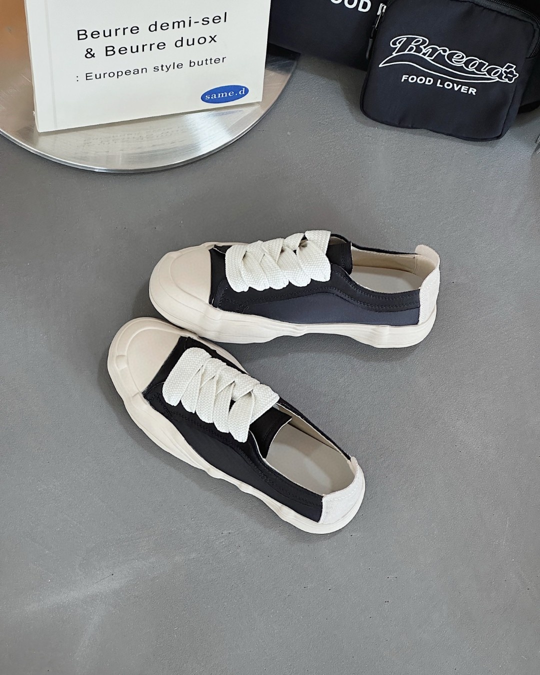 Spanish Style Niche Satin Canvas For Women 2025 Summer New Versatile Biscuit Casual Sports Flat Shoes_voghion.com