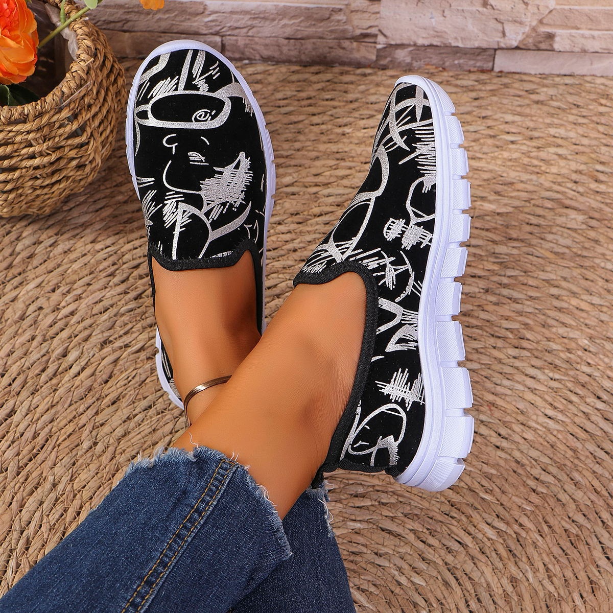 Foreign Trade Plus Size 2024 Neue flache Damenschuhe im europäischen und amerikanischen Stil, leichter, bequemer Stoff zum Hineinschlüpfen_voghion.com