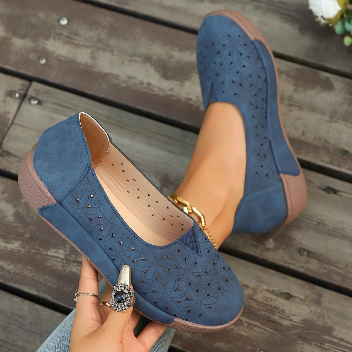 2024 Nieuwe Europese en Amerikaanse stijl casual platte holle uit voor vrouwen retro ronde neus instappers luie enkele schoenen_voghion.com