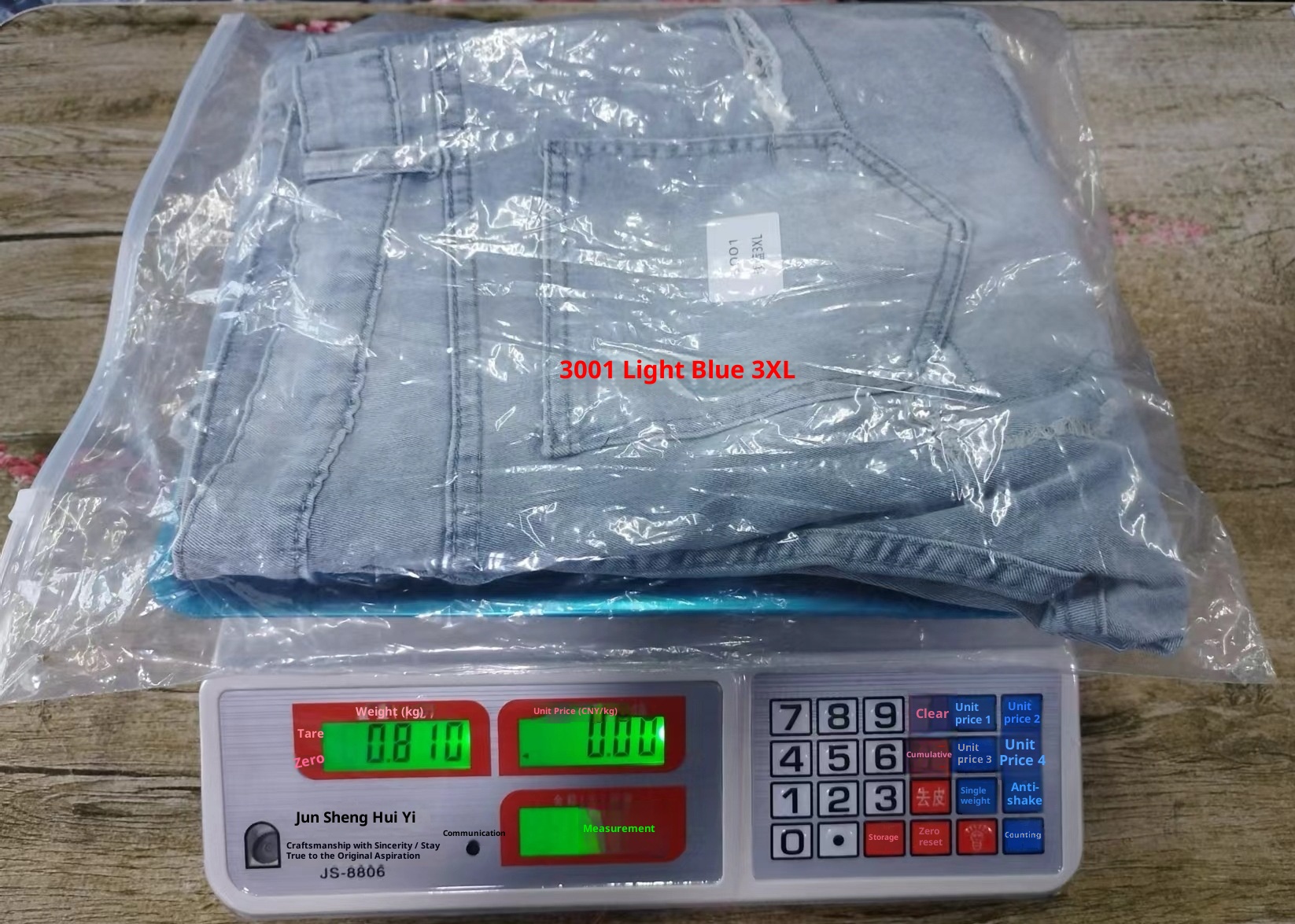 Europäischer und amerikanischer Außenhandel: Neuer Streetstyle für Herrenjeans – gerader, leicht ausgestellter Schnitt_voghion.com